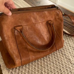 Beautiful Madewell crossbody leather satchel.